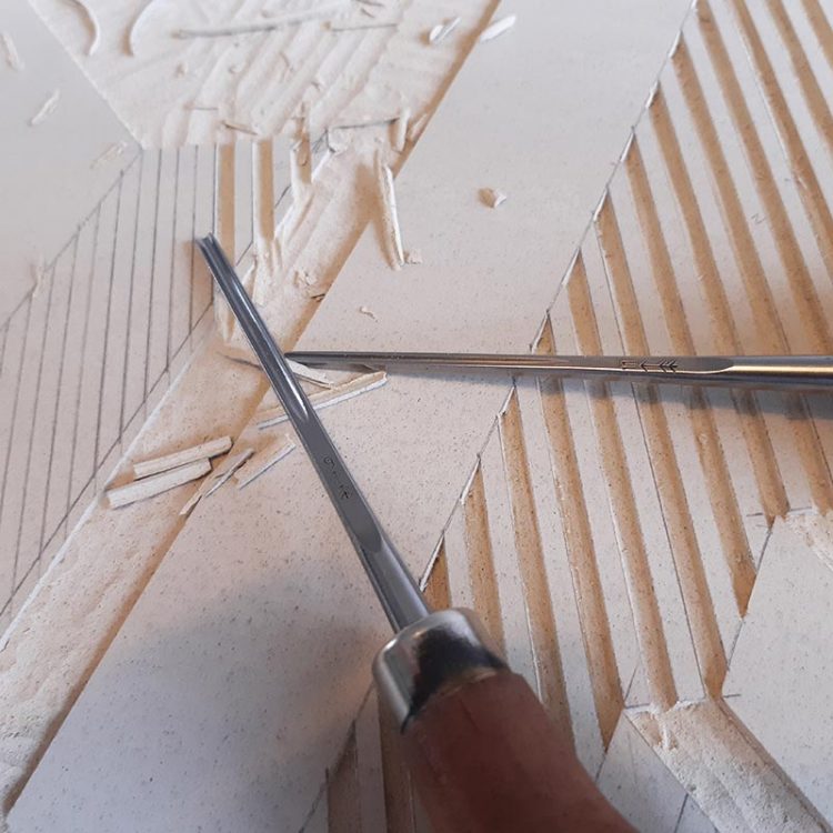 Gravure d'une plaque de lino